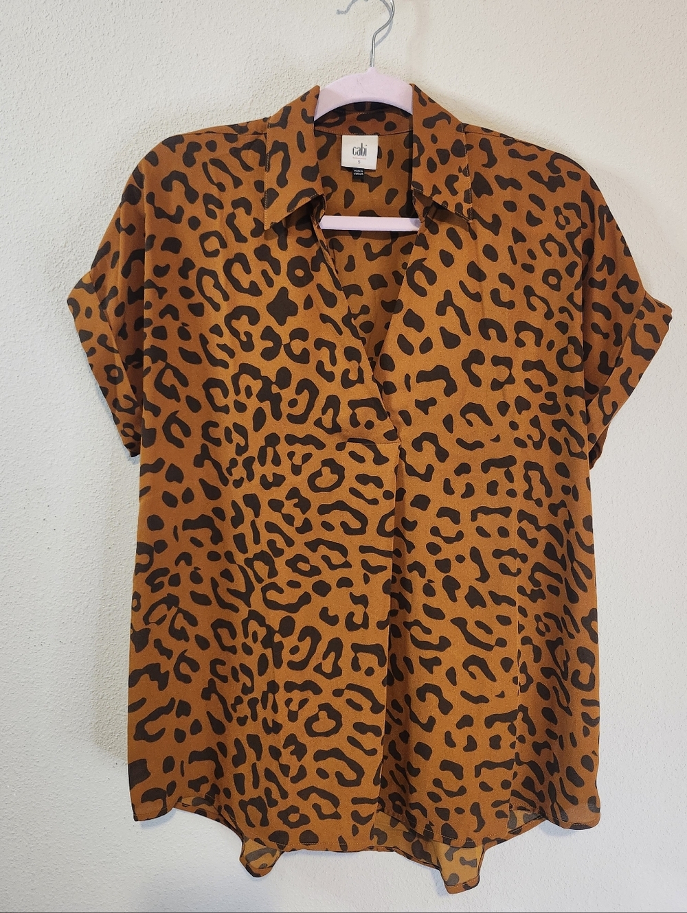Cabi Leopard Print Collared V-Neck Blouse Size Small NWOT Relaxed Fit